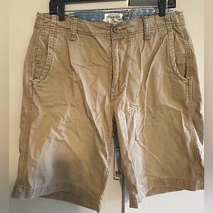 American Eagle Men’s khaki shorts